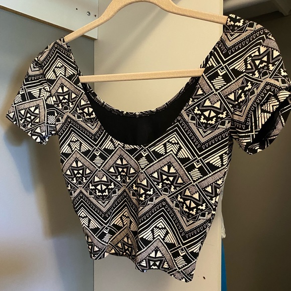 ($1) Victoria Secret Pink 💐 Women’s Cropped Patterned Slim Fit Tee 🐚 XS - Picture 2 of 4